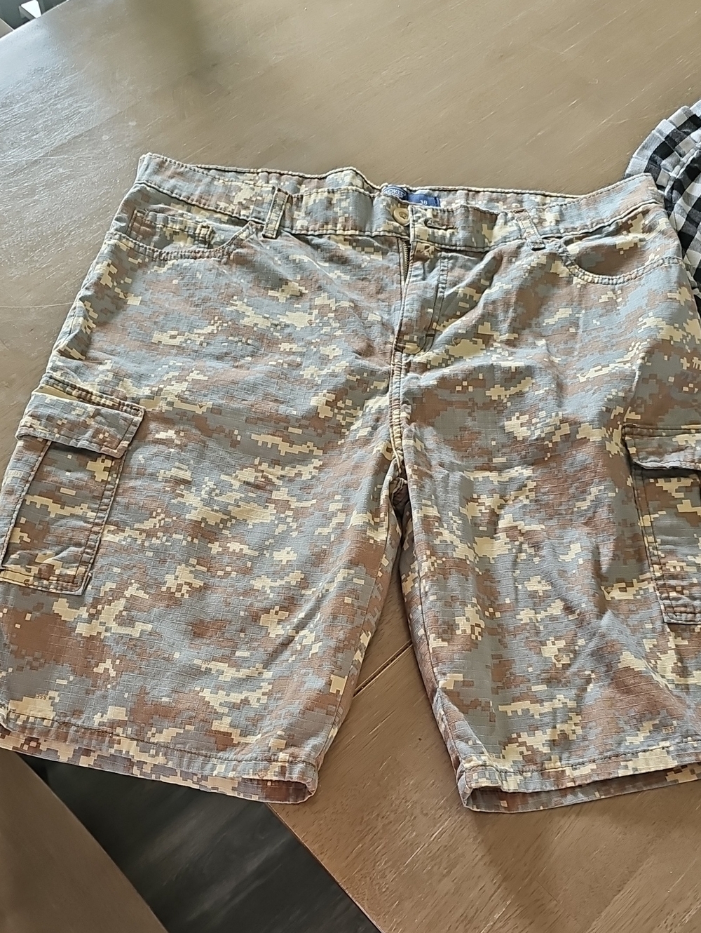 Men's Digital Camo Cargo Shorts - Tan/Gray